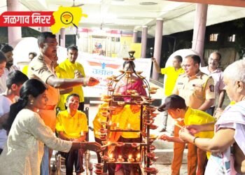 दिव्यांगांच्या हजारो दिव्यांनी उजळले चिमुकले श्रीराम मंदिर!