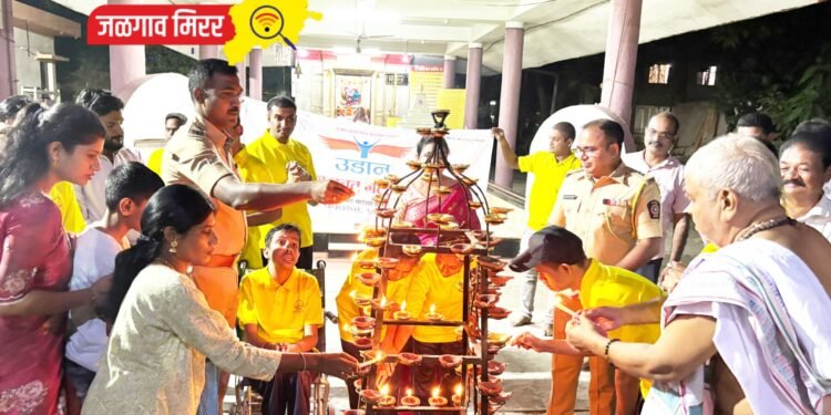 दिव्यांगांच्या हजारो दिव्यांनी उजळले चिमुकले श्रीराम मंदिर!