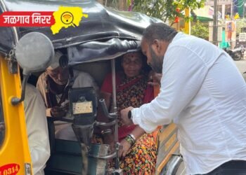 ज्येष्ठांसह दिव्यांग मतदारांना विचार वारसा फाऊंडेशने दिला मदतीचा हात