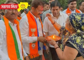 लाडक्या भाचींचा हट्ट पुरविताना राजूमामांची दमछाक, प्रचारात घेतला वेग