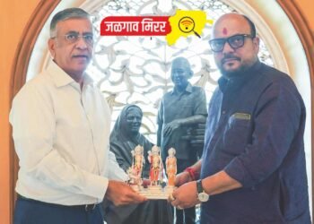 नामदार गुलाबरावांनी घेतले उद्योगपती अशोकभाऊंचे आशीर्वाद