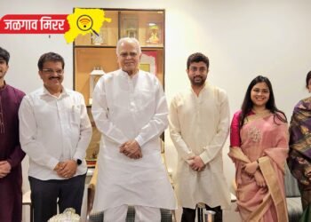 आ.राजूमामा भोळेंनी घेतली सहकुटुंब घेतली माजी मंत्री सुरेशदादांची भेट