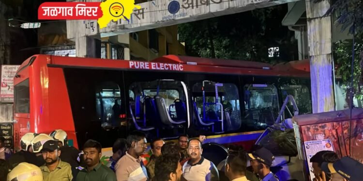 भीषण अपघातात ७ जणांचा मृत्‍यू तर ४२ जण गंभीर