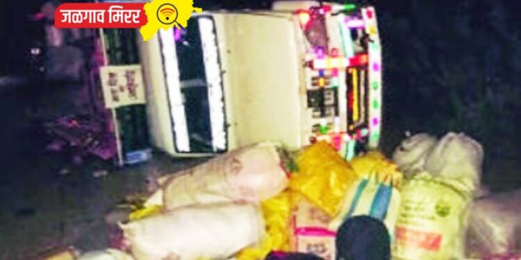 जामनेर रोडवर पिकअप गाडी उलटली : १४ जण जखमी !