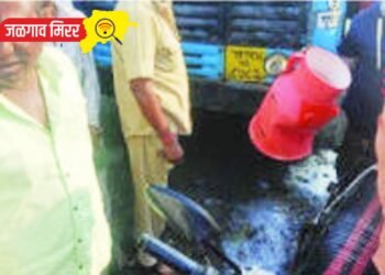 बसची दुचाकीला धडक; पाऊणतास वाहतूक कोंडी