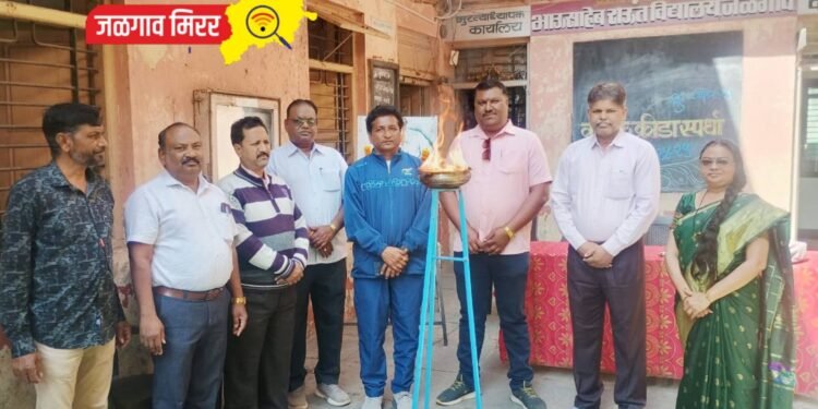 भुसावळात मोठा अनर्थ टळला : गॅसकिट दुरुस्ती करताना भडका, चारचाकी पेटली !