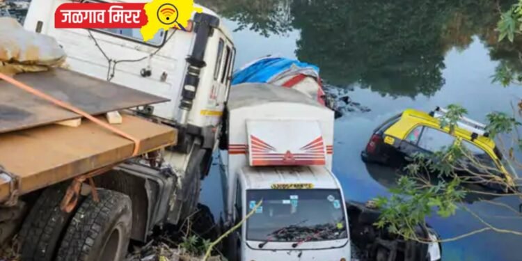 भीषण अपघात : पहाटेच्या सुमारास ट्रेलरसह सहा वाहने नदीच्या खाडीत !