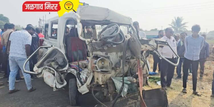 भीषण अपघात : उभ्या बसवर प्रवासी जीप धडकली ; ९ जण जागीच ठार