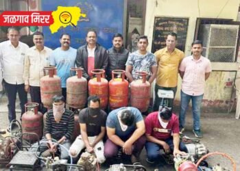 जळगावात गॅस सिलींडरमधून वाहनामध्ये गॅस रिफिलींग करणाऱ्यांवर छापा !