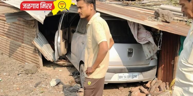 विचित्र अपघात : पहाटेच्या सुमारास भरधाव कार थेट घुसली घरात !
