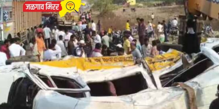 पहाटेच्या सुमारास भाविकांवर काळाचा घाला : तिहेरी अपघातात तीन ठार १५ जखमी !