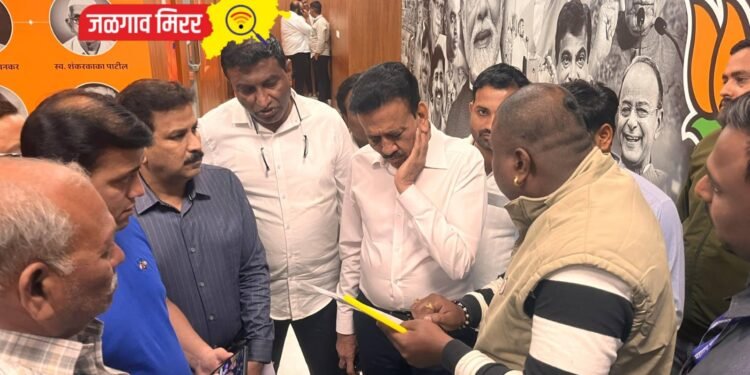 जळगावात पीईटी स्कॅन केंद्र सुरु करा ; मंत्री महाजनांना निवेदन !