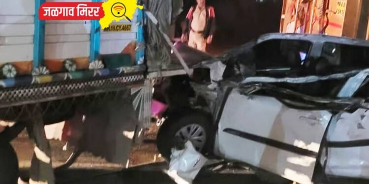 चारचाकीचा भीषण अपघात : पतीसमोरच पत्नी ठार तर तीन मुले गंभीर !