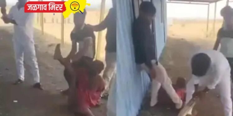 गुंडांनी केली एका व्यक्तीला बॅटने अमानुष मारहाण : व्हिडीओ व्हायरल !