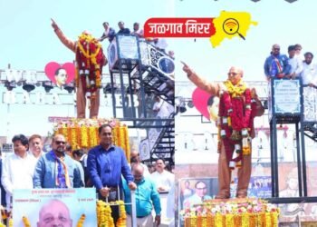 पालकमंत्री गुलाबराव पाटील यांच्याहस्ते डॉ. बाबासाहेब आंबेडकर यांना अभिवादन