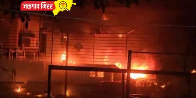 पहाटेच्या सुमारास हॉटेलमध्ये भीषण आग : पोलिसांचे प्रसंगावधनाने वाचले प्राण !