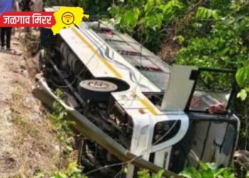 भरधाव ट्रॅव्हल्स नाल्यात पलटली ; ३२ प्रवासी गंभीर जखमी !