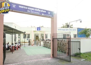 वाळू तस्करांवर तालुका पोलिसांचा दणका; विनापरवाना वाहतूक करणारे दोन पिकअप जप्त !